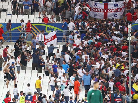 כאוס ביציעים (getty)