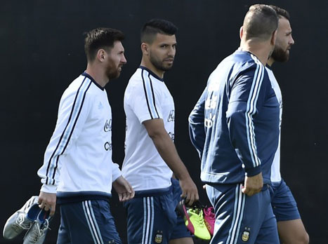 אגוארו צפוי לעלות בחוד (AFP)