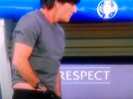 לב במהלך המשחק מול אוקראינה