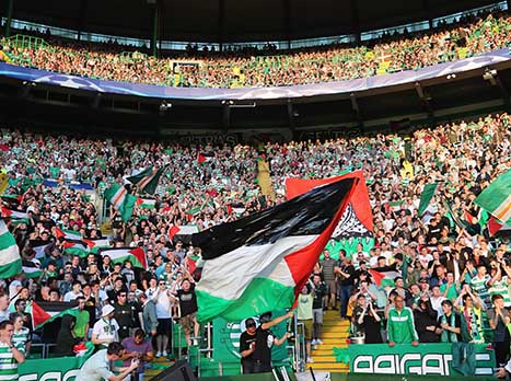 דגלי הרשות הפלסטינית בסלטיק פארק (gettyimages)