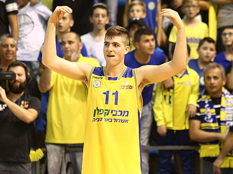 התעורר במחצית השניה וחגג עם האוהדים. אריאל (דני מרון)