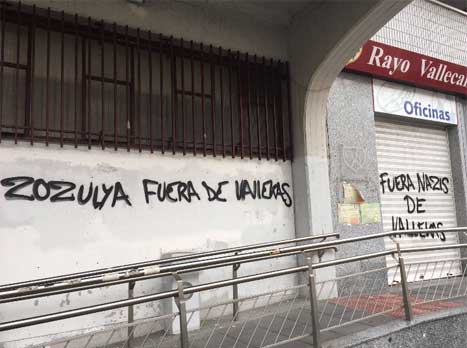 כתובות נגד זוזוליה בווייקאס (טוויטר)