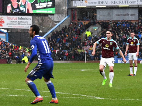 בריידי בדרך לשוויון. ברנלי נלחמה בענק (getty)
