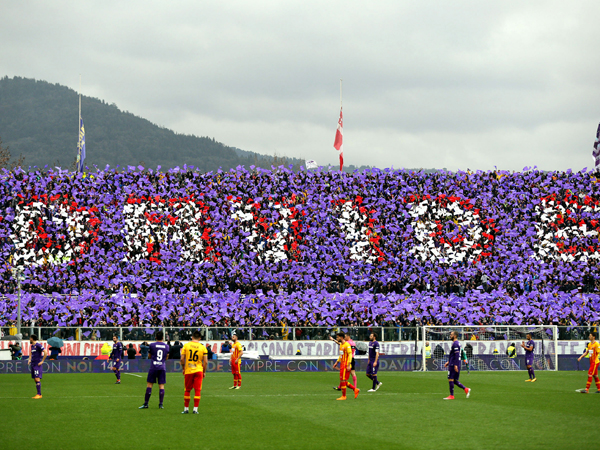 גם הקהל השתתף במחווה (Getty)