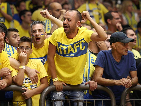 הצהובים ביציעים ראו הצגה מהג'אמפ בול הראשון (אלן שיבר)