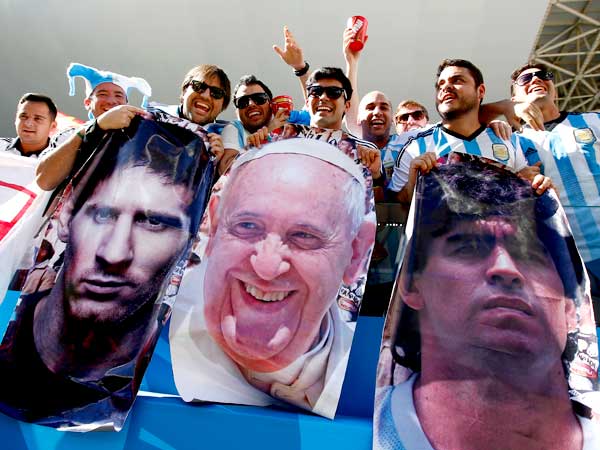 מראדונה הביא לארגנטינה גביע עולם. גם מסי יצליח? (Getty)