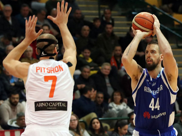 ההונגרים היו עדיפים (FIBA)
