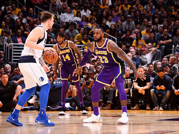 מזכיר את לברון (צילום: Juan Ocampo/NBAE via Getty Images)