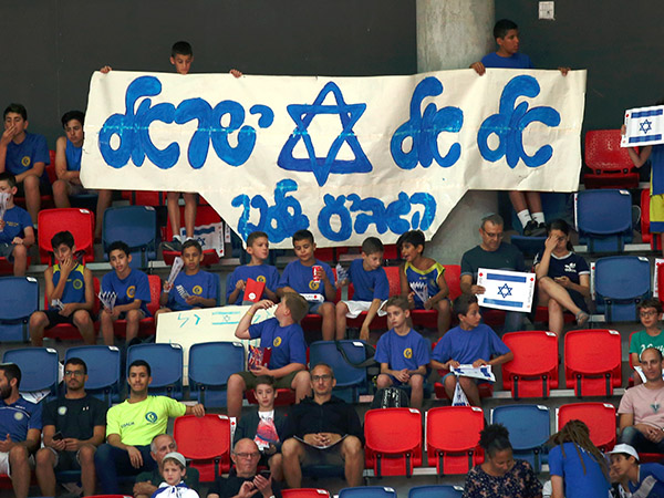 אווירה טובה בהיכל קבוצה שלמה (אלן שיבר)