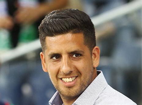 בדרך החוצה. בראון (יוסי שקל)