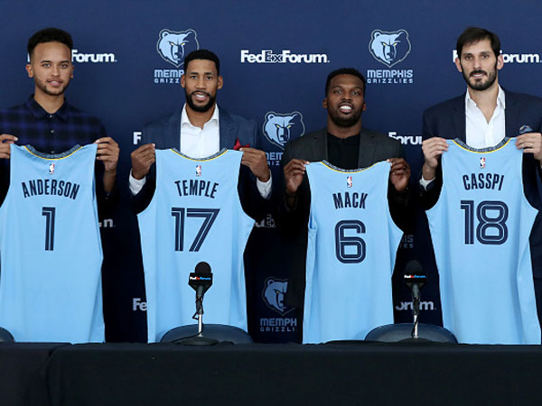 מאק וכספי מוצגים בממפיס. קיבל טיפ מהחבר (Getty Images)