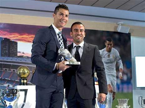 מנדש לצד רונאלדו האמיתי. המנצח הגדול (Getty)