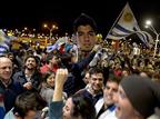אלפים חיכו באורוגוואי לנחיתה של סוארס