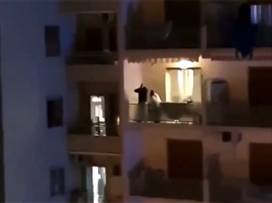 כמו סן פאולו: אוהדי נאפולי שרים מהמרפסות