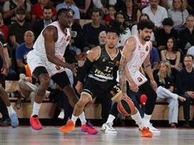 Alfonso Cannavacciuolo/Euroleague Basketball via Getty Images