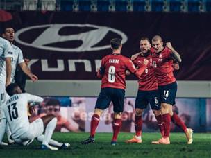 עם תצוגה בינונית בפלזן (ההתאחדות הצ'כית)