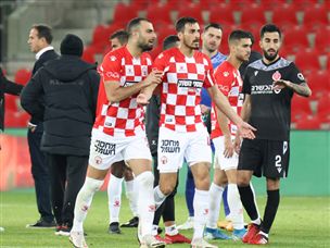 אלחמיד זעם על פסילת השער והורחק (דני מרון)