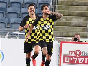 עטר השלים צמד עם בעיטת עקב נפלאה לרשת (דני מרון)
