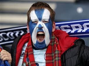אוהדי סקוטלנד דחפו במחצית השנייה (Getty)