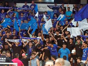 הקהל האורח חגג (אלן שיבר)