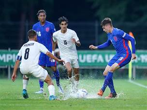 מצב הדשא לא היה אידיאלי הערב (GETTY)