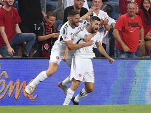 בכורה נהדרת. לאיוס (ברני ארדוב)