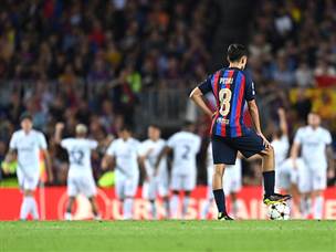 לא מעט רגעי ייאוש עברו על ברצלונה במשחק הזה (David Ramos/Getty Images)