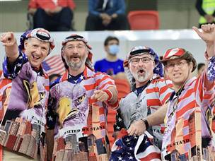 חגיגה אמריקאית ביציעים (Getty)