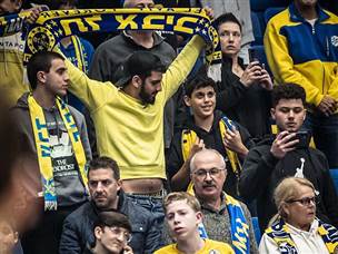 האוהדים בצהוב (עודד קרני)