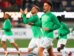 תחת אווירה סוערת (צילום: אלן שיבר)