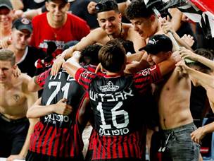 ניצחון גדול לאדומים מקטמון (צילום: אלן שיבר)