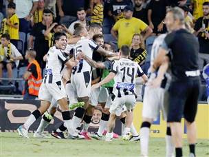 הם נלחצו, אבל בסוף יצאו עם הכרטיס. שחקני פאוק (אלן שיבר)