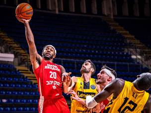 רנדולף חגג בהתקפה (FIBA)