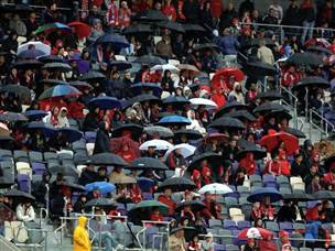 האוהדים בבלומפילד (אלן שיבר)