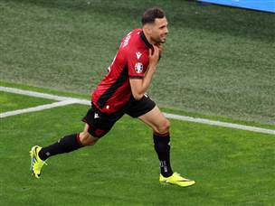 זה התחיל עם יתרון מדהים של בייראמי תוך 25 שניות מהפתיחה (GETTY)