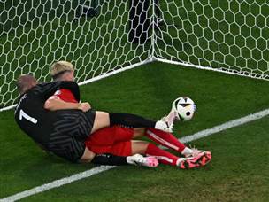 שער של דנמרק נפסל לאחר עבירה על ראיקוביץ` (GETTY)