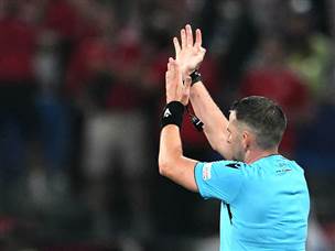 נגיעת יד גבולית הובילה לפנדל גרמני (GETTY)