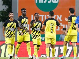 בית“ר חגגה מהדקה הראשונה (צילום: אלן שיבר)