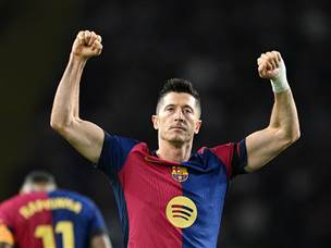 לבנדובסקי חגג צמד והגיע ל-12 שערי ליגה (Alex Caparros/Getty Images)