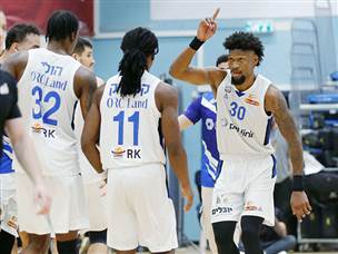 הופעה גדולה שלו. כריס סילבה (אלן שיבר)