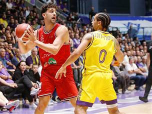 האדומים יכולים להיות מרוצים (אלן שיבר)