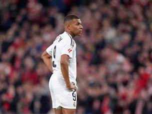 אמבפה שוב החמיץ פנדל (Getty)