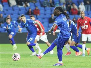 בוטאקה כבש פנדל כבר בדקה התשיעית (קובי אליהו)