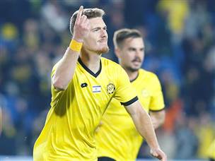 יובל שדה הכריע (אלן שיבר)