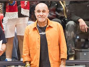 דביר בנדק נהנה (עודד קרני)