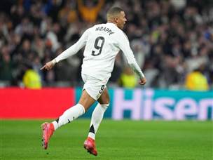 אמבפה חוגג את השוויון (GETTY)