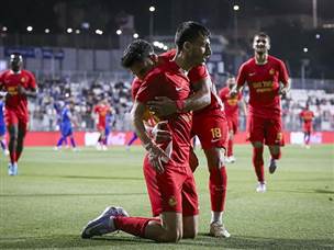 זה נפתח עם שער של אדיר לוי (אלקסלסי)