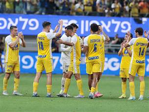 והחלוץ האגדי זכה לכבוד בירידה מכר הדשא (אלן שיבר)