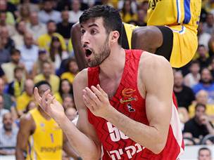 סיום דרמטי בהיכל (אלן שיבר)