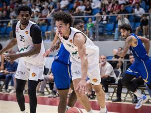 הוליך את קלעי המארחים. אלבי (ספי מגריזו)